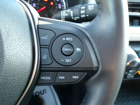 Used 2019 Toyota RAV4 XLE Premium w/ Cold Weather Package AWD/4WD image 32
