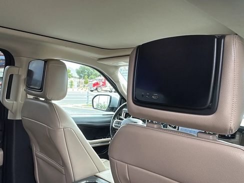 Used 2023 Ford Expedition Limited image 19