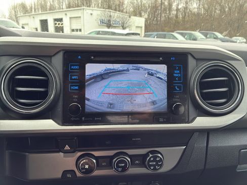 Used 2018 Toyota Tacoma SR5 image 8