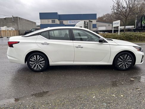 Used 2025 Nissan Altima 2.5 SV image 8