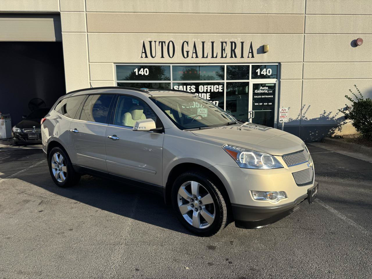 Used 2011 Chevrolet Traverse LTZ AWD/4WD image 2