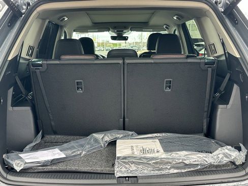 New 2026 Volkswagen Atlas Peak Edition AWD/4WD image 4