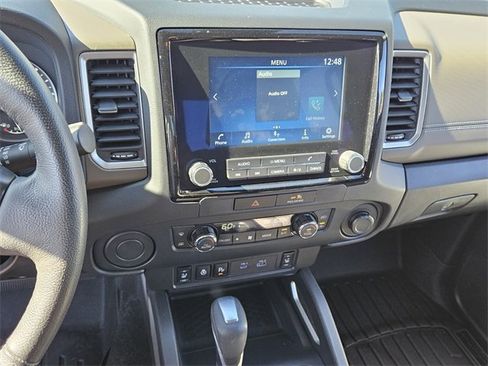 Used 2022 Nissan Frontier SV image 17