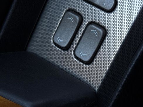 Used 2004 Cadillac XLR image 37