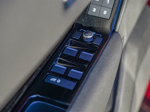 Used 2023 Land Rover Range Rover Velar R-Dynamic S image 23