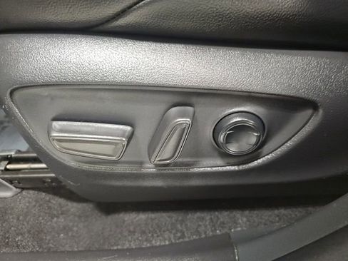 Certified 2021 Toyota Venza LE image 16