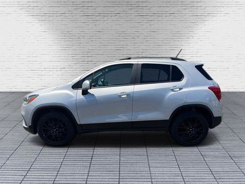 Used 2022 Chevrolet Trax LT w/ Sport Edition AWD/4WD image 2