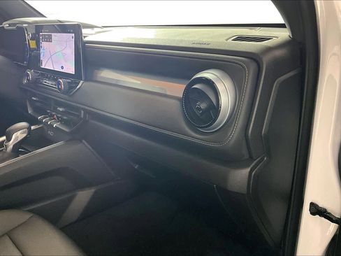 Certified 2024 Chevrolet Colorado LT w/ LT Convenience Package III image 18