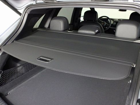 Certified 2025 Porsche Cayenne AWD/4WD image 14