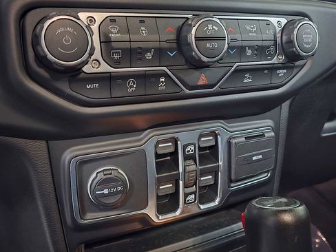 Used 2023 Jeep Wrangler Unlimited Sahara image 31