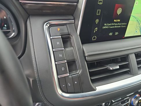 Used 2024 GMC Yukon XL SLE image 17