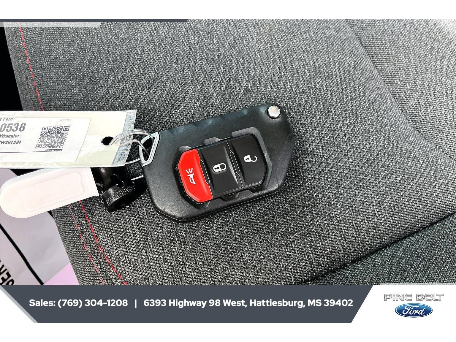 Used 2024 Jeep Wrangler Unlimited Rubicon AWD/4WD image 9