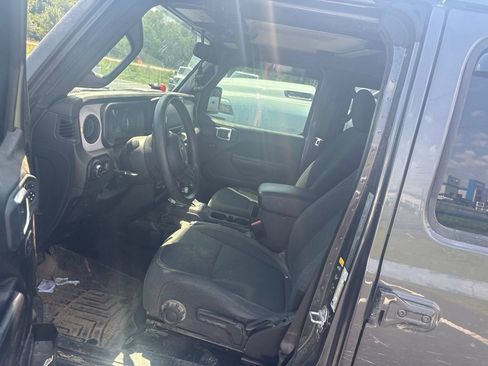 Used 2025 Jeep Gladiator Sport AWD/4WD image 9