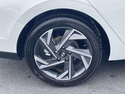 Certified 2025 Hyundai Elantra Sport image 9