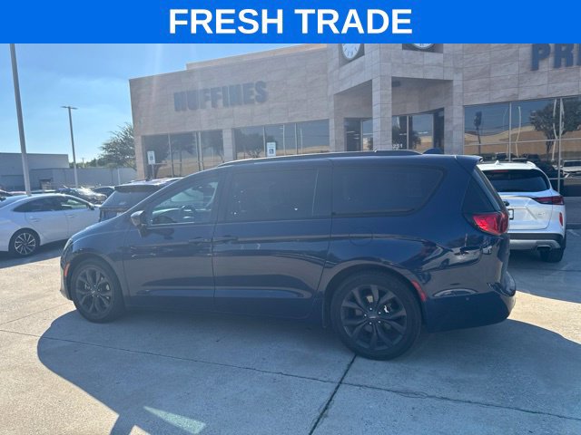 Used 2019 Chrysler Pacifica Touring-L Plus FWD image 1