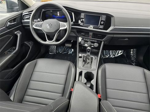 Used 2024 Volkswagen Jetta SE image 27