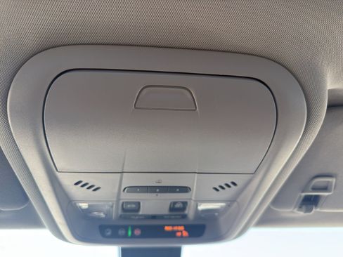 Used 2024 Chevrolet Equinox Premier AWD/4WD image 24