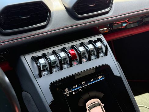 Used 2021 Lamborghini Huracan EVO RWD image 48