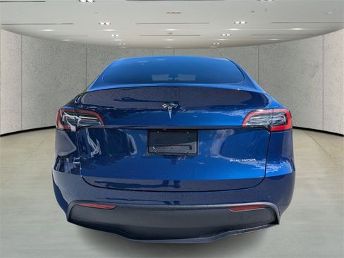 Used 2022 Tesla Model Y Long Range image 4