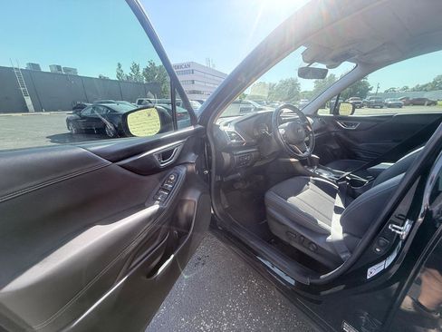 Used 2020 Subaru Forester Premium AWD/4WD image 9