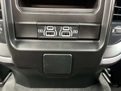 Used 2023 RAM 1500 4x4 Crew Cab image 18