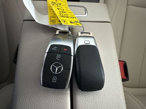 Used 2022 Mercedes-Benz GLB 250 image 33