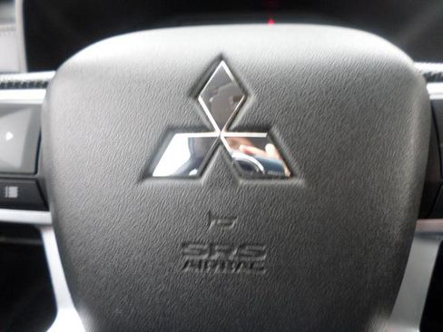 Used 2022 Mitsubishi Outlander ES image 23