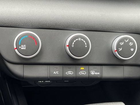New 2026 Hyundai Elantra SE FWD image 18