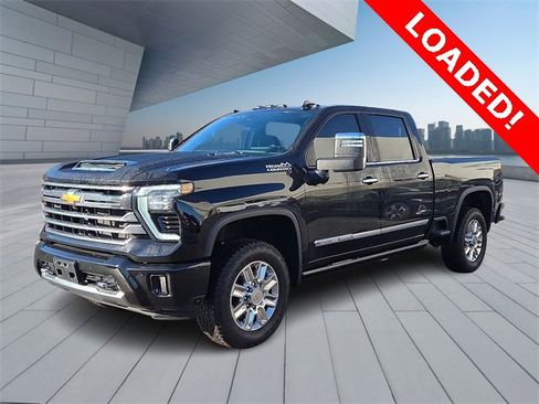 Used 2024 Chevrolet Silverado 2500 High Country w/ High Country Premium Package image 3