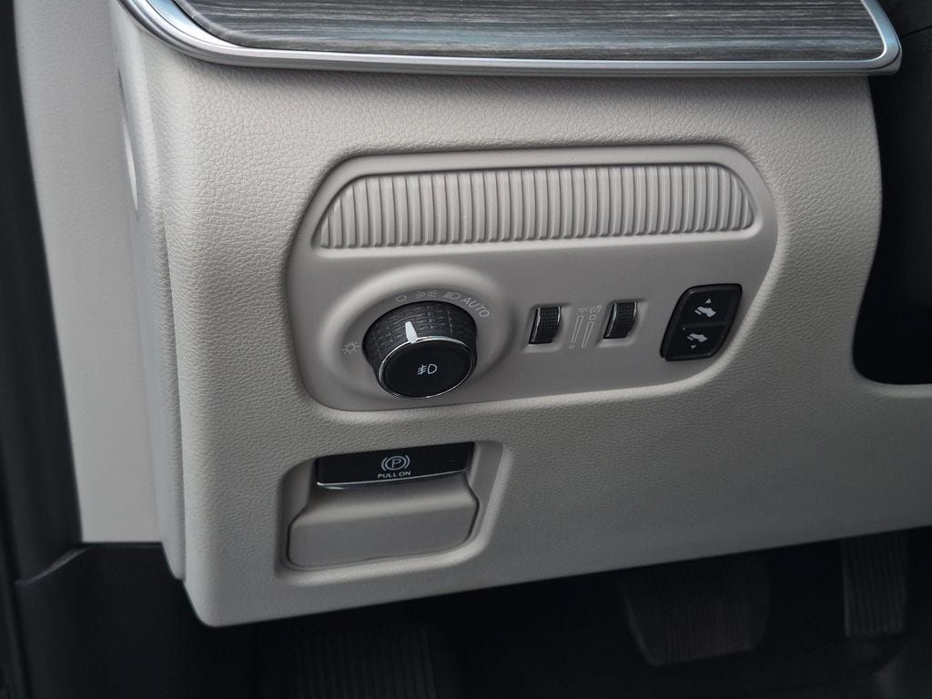Certified 2024 Jeep Wagoneer Series II RWD image 14