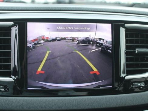 Used 2020 Chrysler Pacifica Touring-L w/ Premium Audio Group image 22