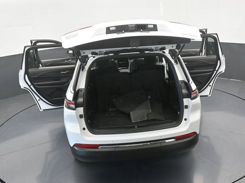 Used 2024 Jeep Grand Cherokee L Laredo image 64