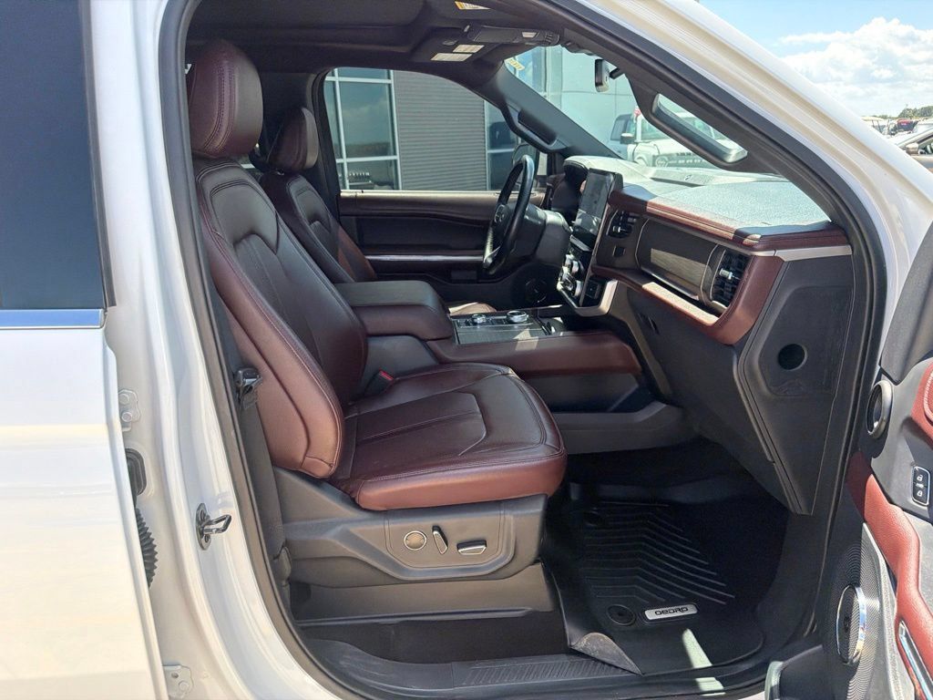 Used 2023 Ford Expedition Limited AWD/4WD image 28
