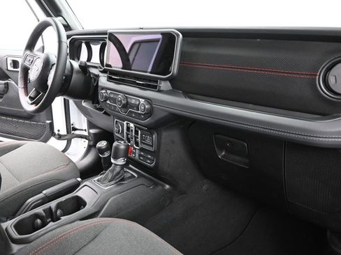 Used 2025 Jeep Wrangler Unlimited Rubicon image 26