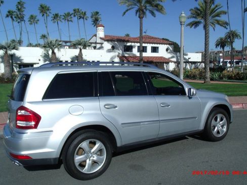 Used 2010 Mercedes-Benz GL 450 4MATIC image 4