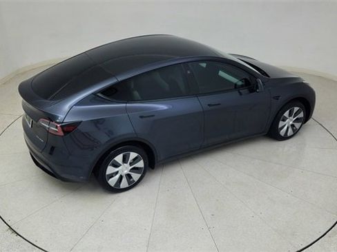 Used 2024 Tesla Model Y Long Range image 85