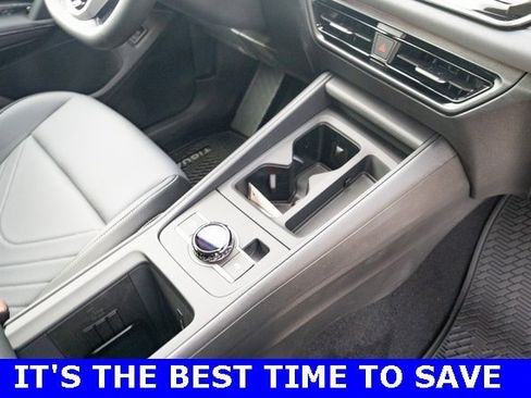 New 2025 Volkswagen Tiguan SE image 42