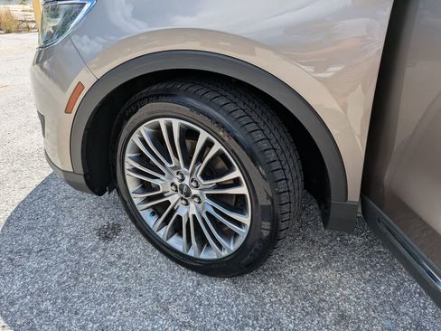 Used 2018 Lincoln MKX Reserve w/ Cargo Utility Package FWD image 36