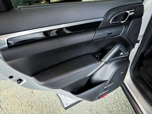 Used 2011 Porsche Cayenne S image 17