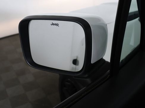 Used 2018 Jeep Renegade Altitude FWD image 29