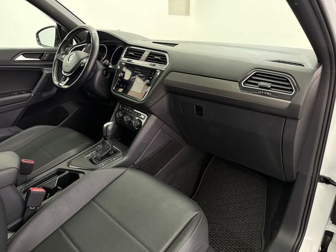 Used 2020 Volkswagen Tiguan SE R-Line FWD image 22