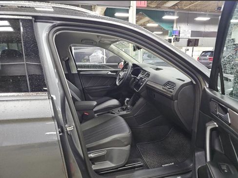 Used 2023 Volkswagen Tiguan SE image 14