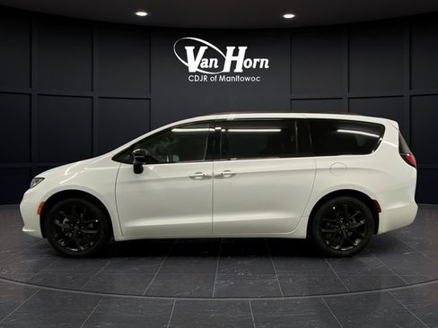 New 2026 Chrysler Pacifica Select w/ S Appearance Package FWD image 12