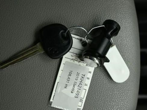 Used 2019 Hyundai Elantra SEL image 9