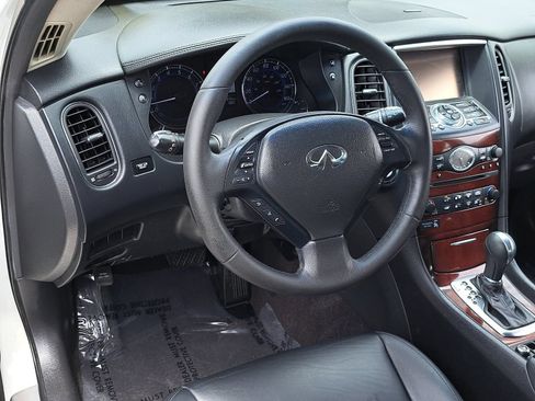 Used 2016 INFINITI QX50 2WD w/ Deluxe Touring Package image 16