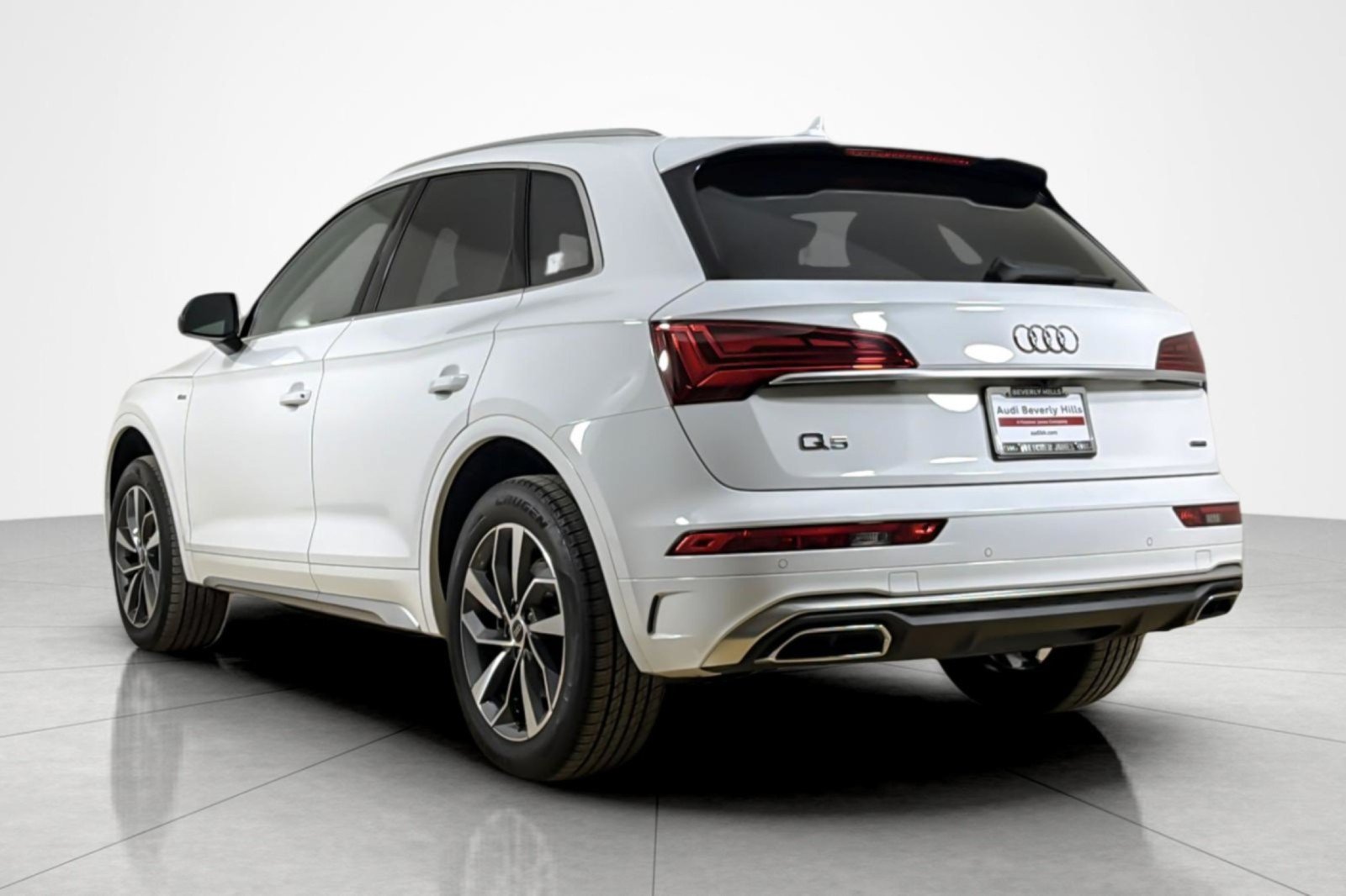 Used 2024 Audi Q5 2.0T Premium Plus w/ Premium Plus Package AWD/4WD image 3