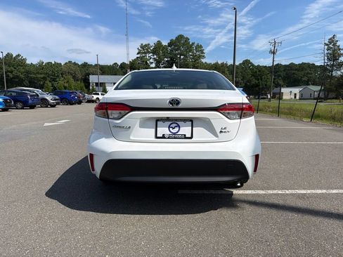 Used 2025 Toyota Corolla LE FWD image 6