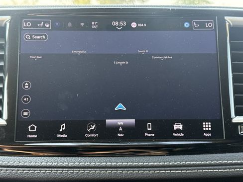 Used 2024 Chrysler Pacifica Limited FWD image 6
