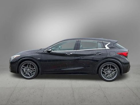 Used 2017 INFINITI QX30 Sport w/ Sport Leather Package FWD image 3