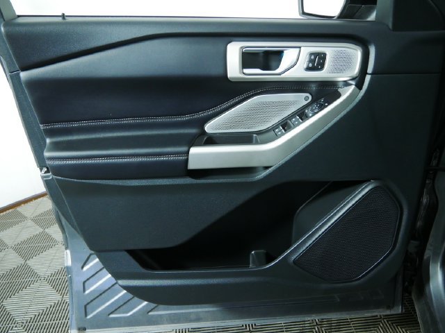 Used 2023 Ford Explorer Limited w/ Limited Technology Package AWD/4WD image 22